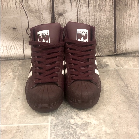 🎉HP🎉ADIDAS🔥PRO MODEL IN BURGUNDY🔥EXCELLENT CONDITION🔥
